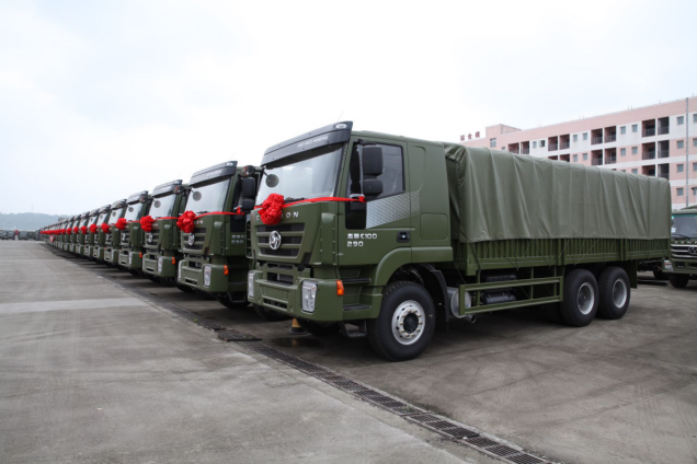 上汽紅巖海外市場(chǎng)稿件-軍規(guī)品質(zhì)備受青睞 290輛紅巖軍車交付柬埔寨-20200613415.png