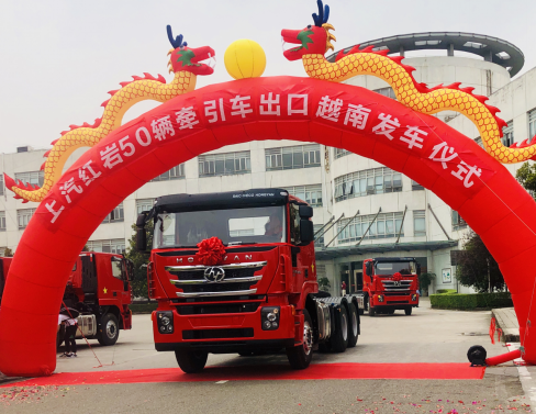 上汽紅巖海外市場(chǎng)稿件-軍規(guī)品質(zhì)備受青睞 290輛紅巖軍車交付柬埔寨-20200613922.png