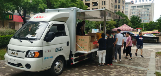 江淮轎卡用戶稿《江淮轎卡售貨車成白領(lǐng)創(chuàng)業(yè)首選車型！》137.png